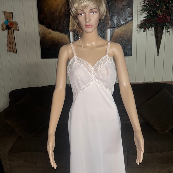 Vanity Fair • Vintage • Size 34 • Medium • Pink • Lace • Ruffle • Slip Nightgown - Picture 3 of 16